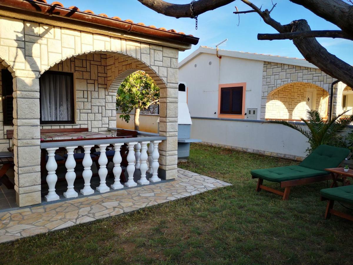 Villa Holiday House Tara à Vir Extérieur photo
