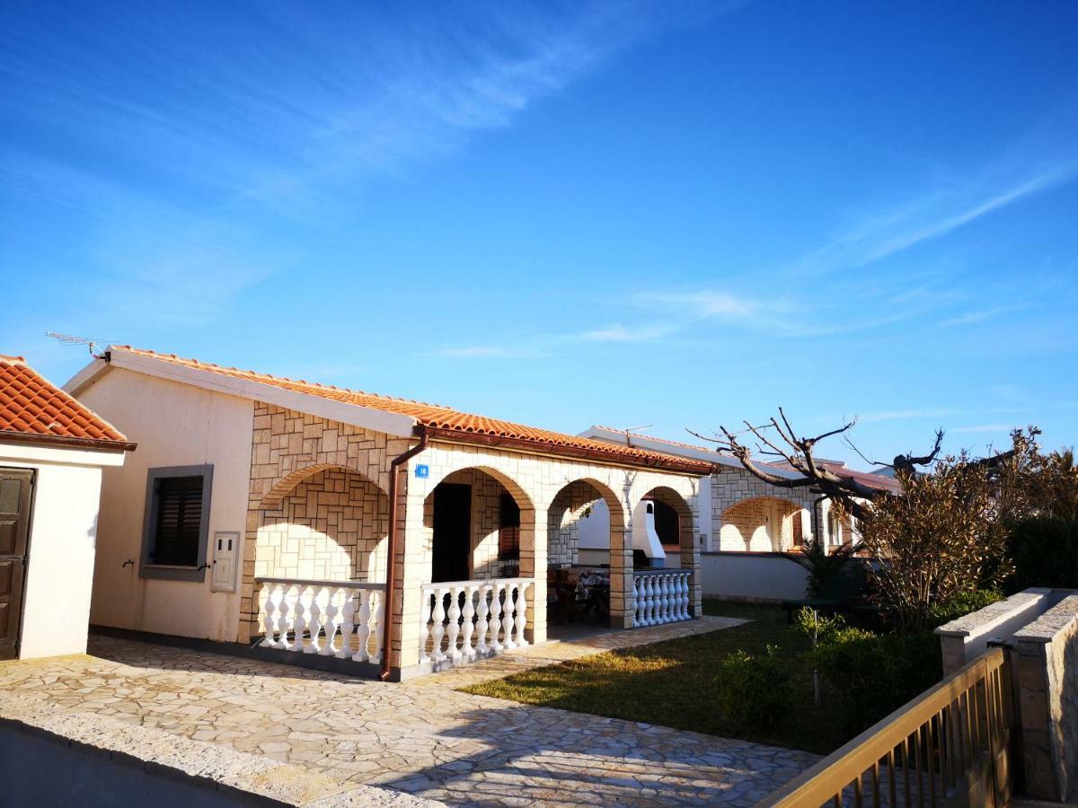 Villa Holiday House Tara à Vir Extérieur photo